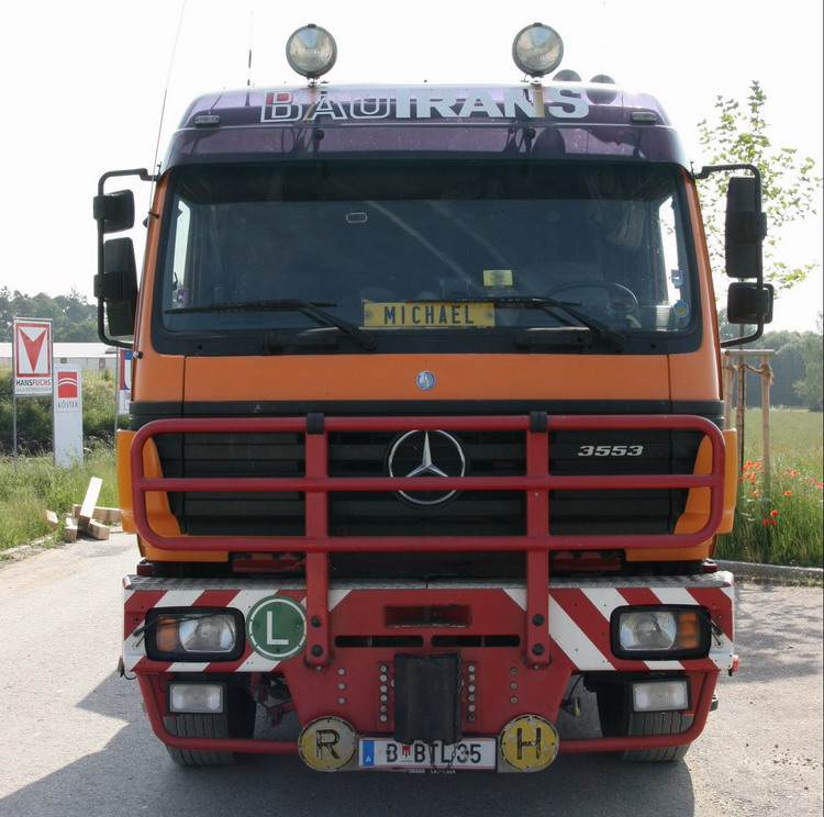 MB SK 94 3553 von Bautrans Frontansicht