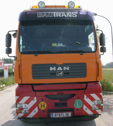 MAN TGA 41.530 von Bautrans Lauterach Frontansicht