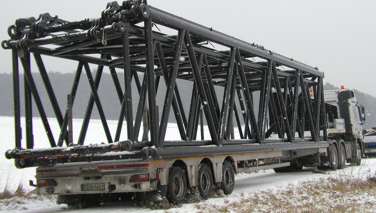 Grohmann Semiauflieger mit Gittermastteilen