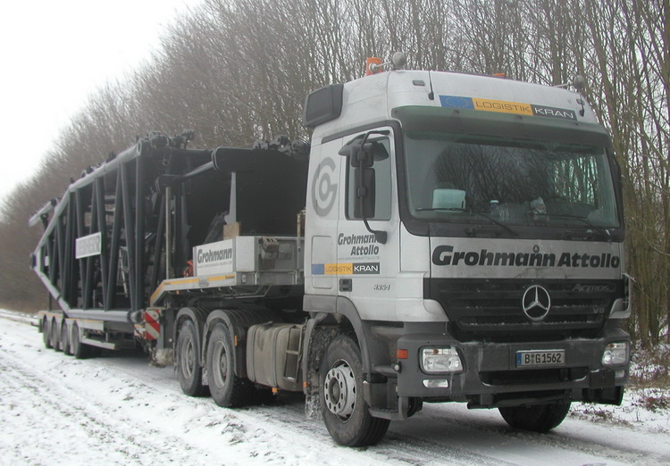 Grohmann Actros 3351 mit Nooteboom Semi und LG 1750 Fußstück