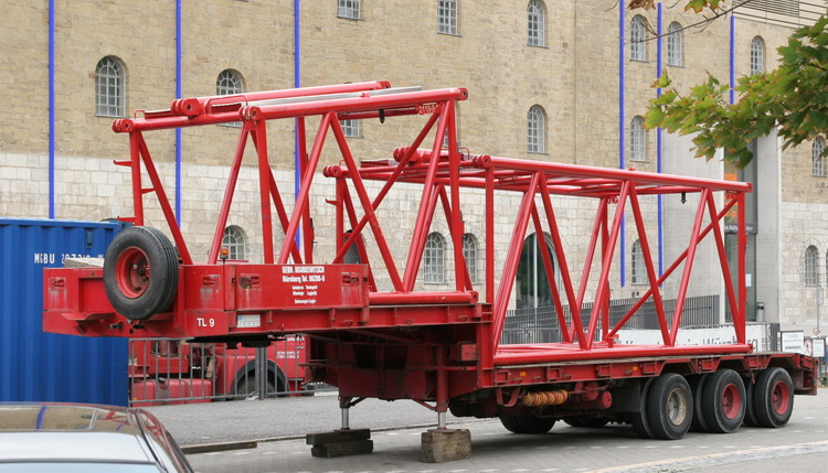 Markewitsch Auflieger mit Gittermastteilen