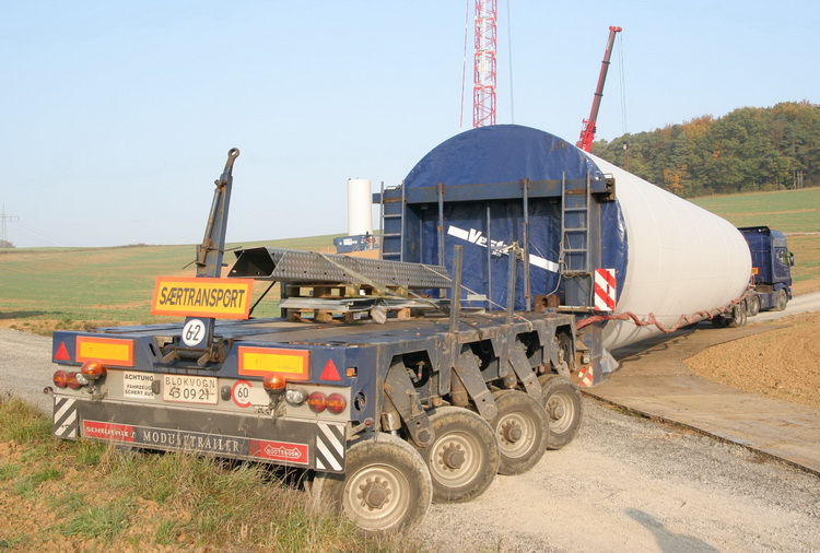 Frank Norager Scania mit Nooteboom Auflieger und WKA-Turmteil