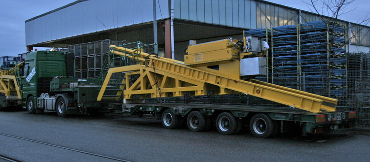 Kübler Actros 1851 mit vierachsigem Goldhoferauflieger