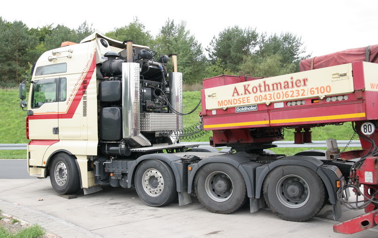 Kothmaier MAN TGA 41.660 mit Goldhofer Tiefbettauflieger