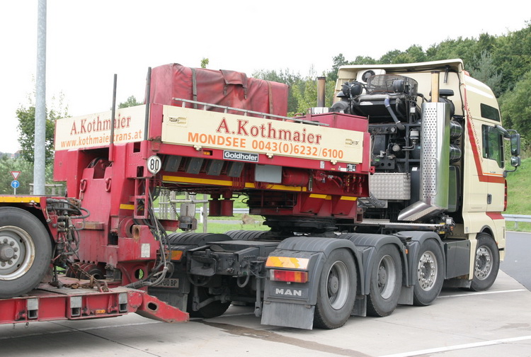 Kothmaier MAN TGA 41.660 mit Goldhofer Tiefbettauflieger