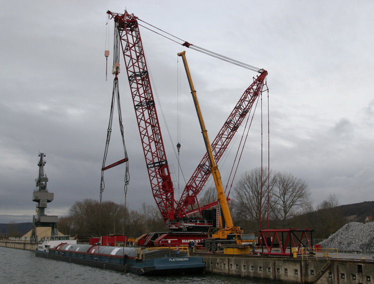 Binnenschiff Plattenburg mit Reaktoren