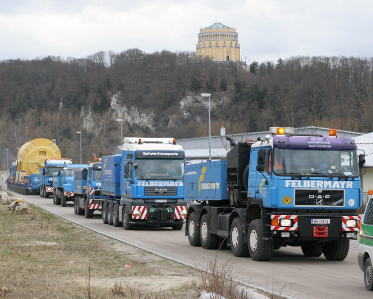 verschiedene Schwerlastzugmaschinen von Felbermayr 