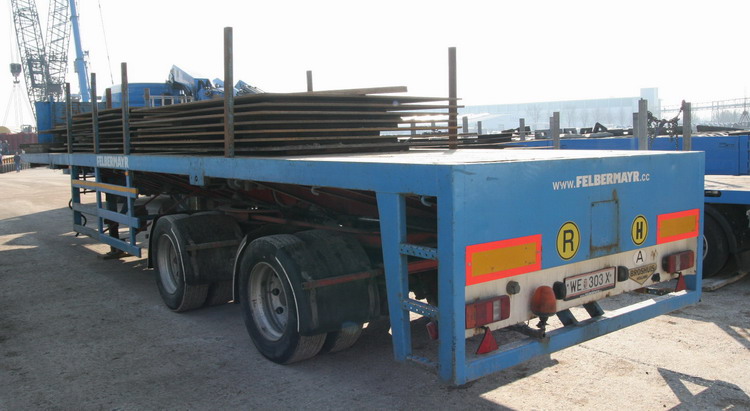 Felbermayr Broshuis Sattelauflieger mit Stahlplatten