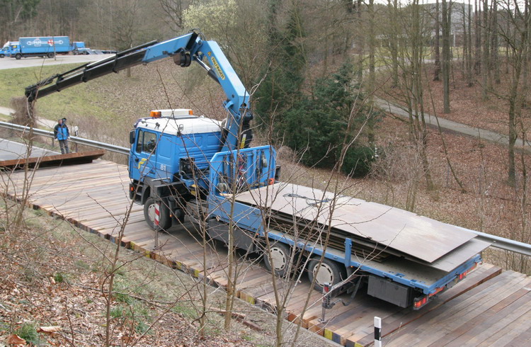 Felbermayr Pritschen-LKW mit Palfinger Ladekran