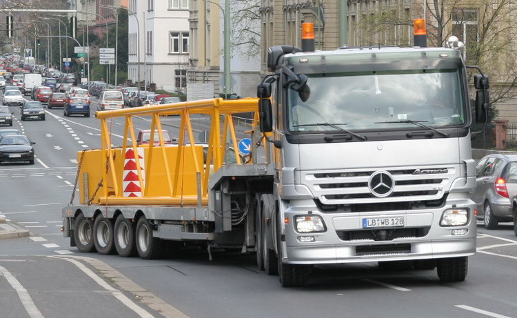 silberner Wiesbauer MB Actros