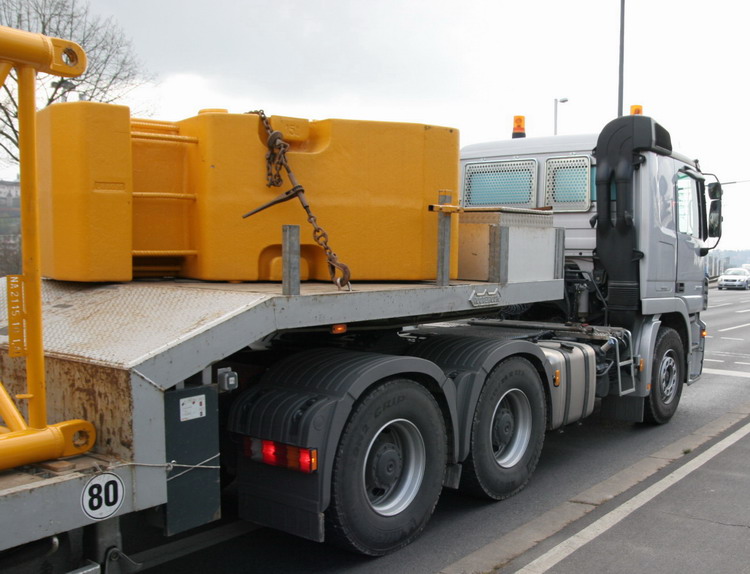 Wiesbauer MB Actros silber