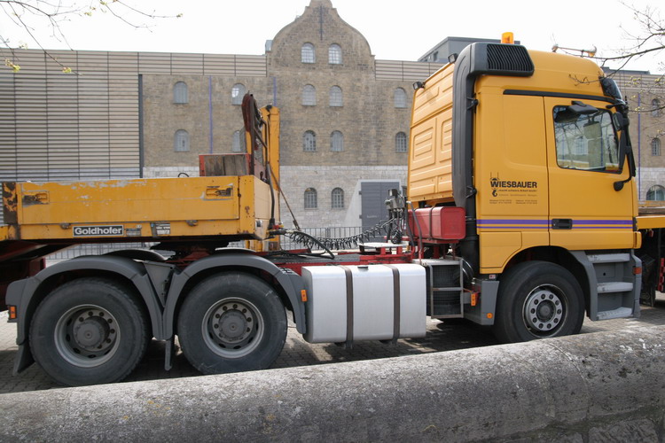 Wiesbauer MB Actros