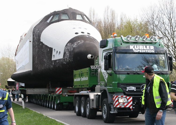 Rumpf der Buran auf Scheuerle Flatkombis