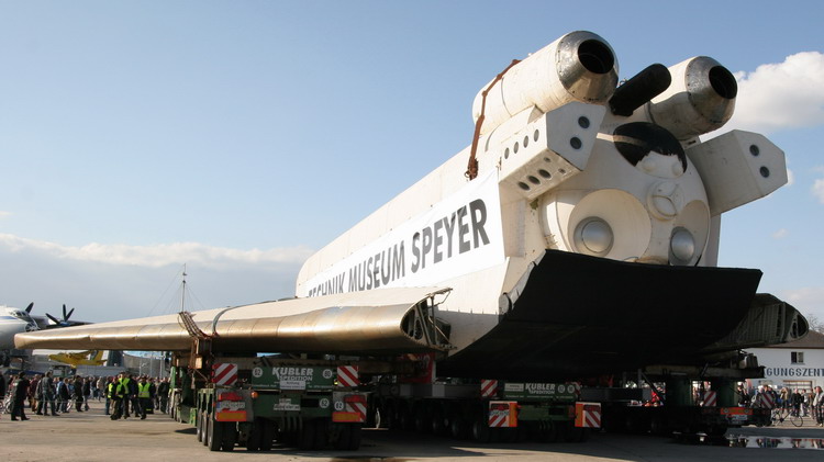 Buran mit Flügeln