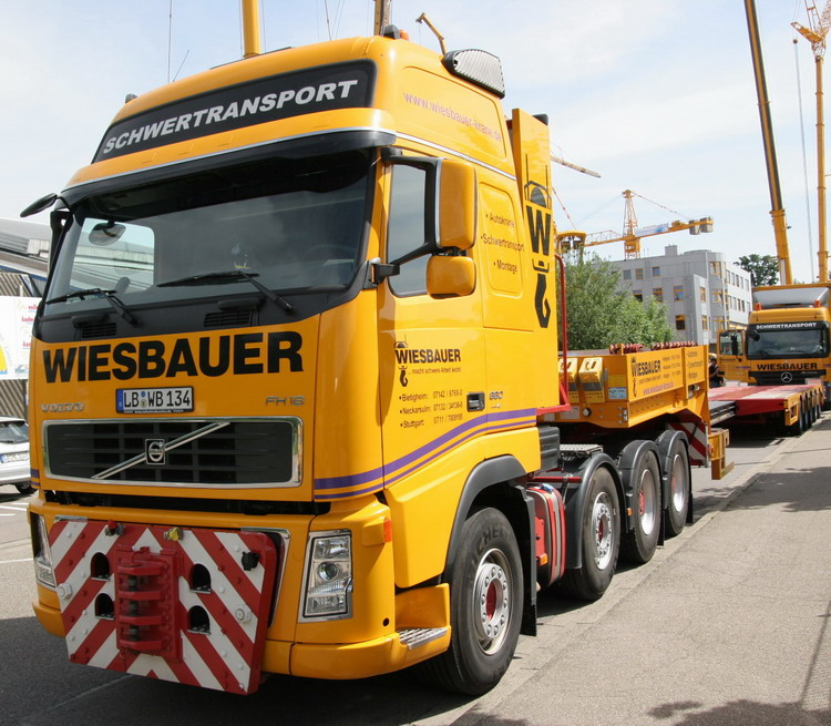 Wiesbauer Volvo mit Semiauflieger