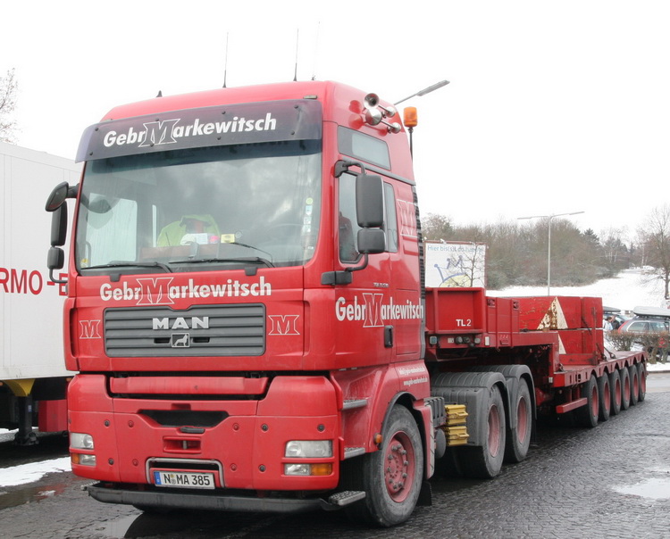 Markewitsch MAN TGA mit Gegengewichten des Demag AC 400