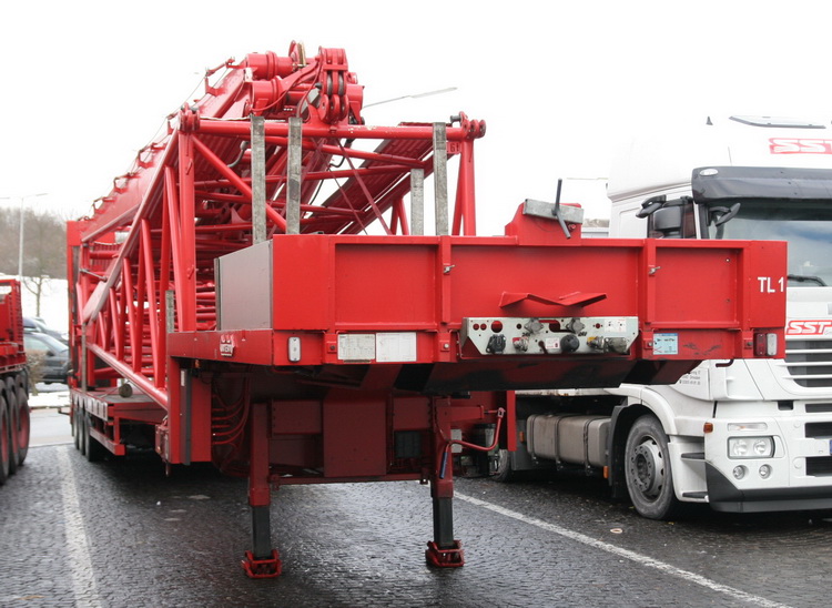 Markewitsch Nooteboom Semiauflieger mit Wipplenker Terex AC 500-2