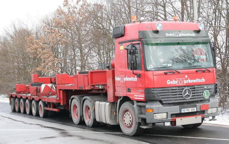 Markewitsch MB Actros 3358 mit Nooteboom Semi