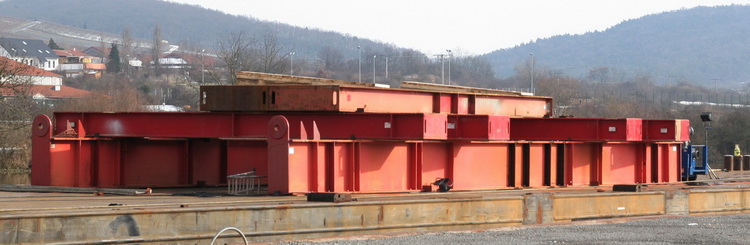 Mammoet Zeevang mit Stahlträgern