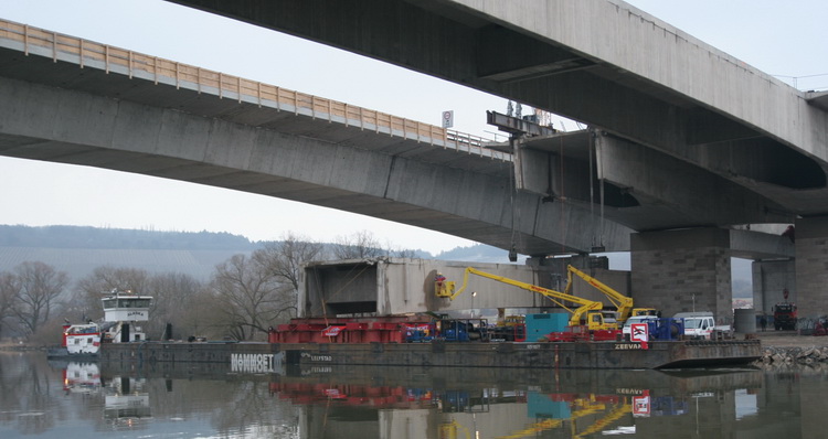 Mammoet Ponton Zeevang und Hubarbeitsbühnen