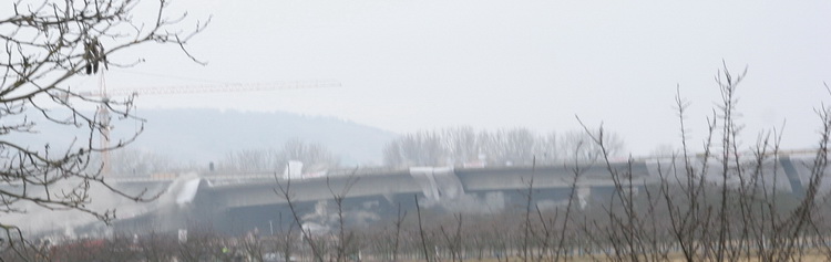 Sprengung der Autobahnbrücke Randersacker