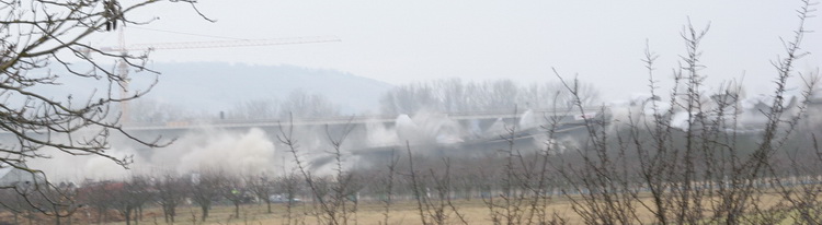 Sprengung der Autobahnbrücke Randersacker