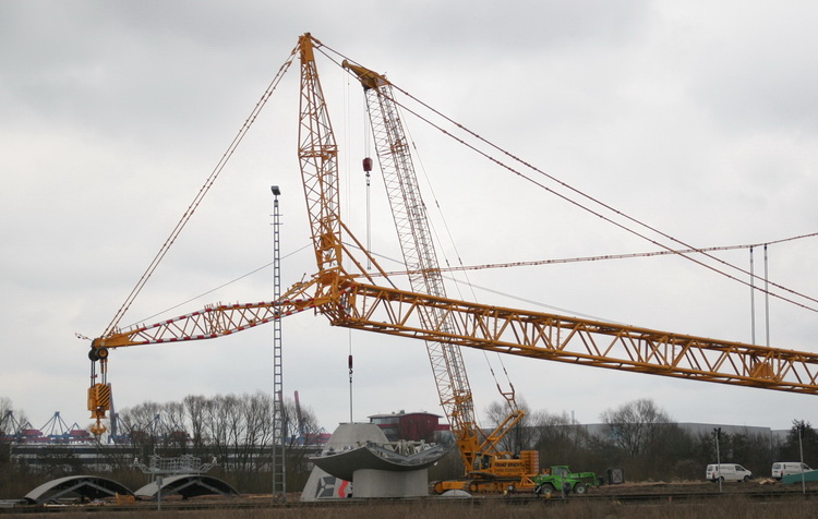 Vorderteil Gittermast CC 9800-1 und Sennebogen Starlifter 4400