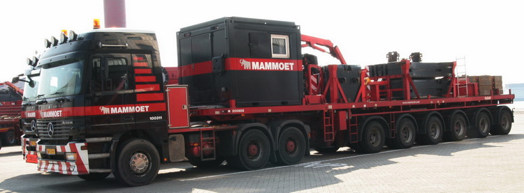 Mammoet Actros Zugmaschinen
