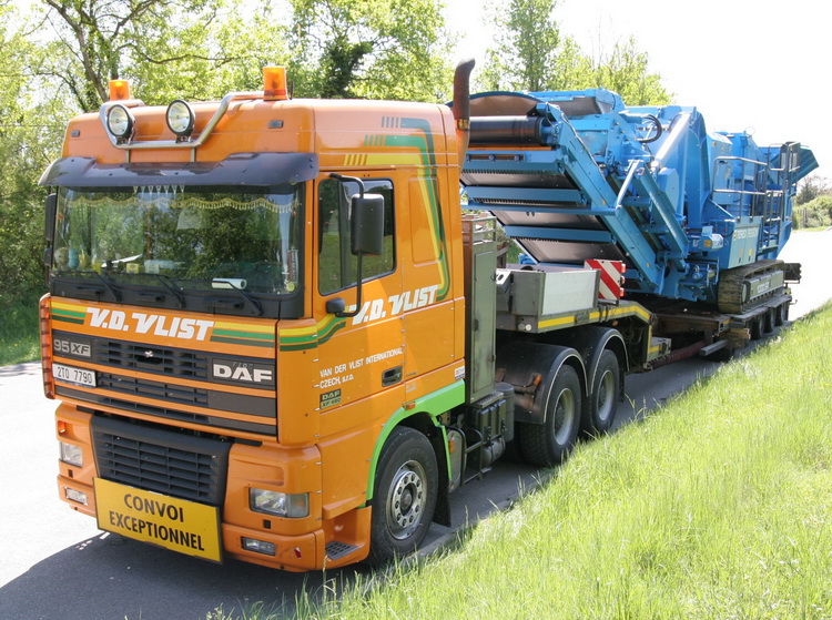 DAF XF 95 V.d. Vlist Tschechien mit Brecheranlage