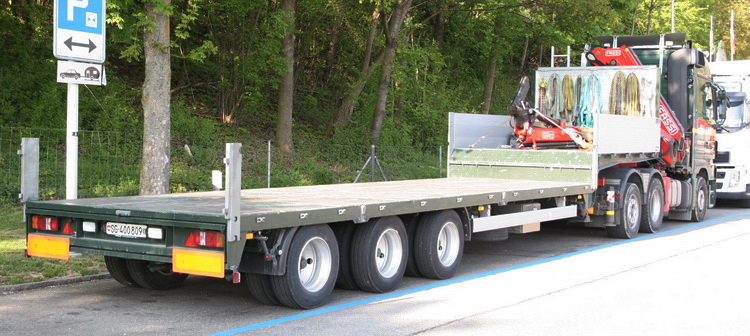 Wespe Actros 2544 mit Fassi Ladekran