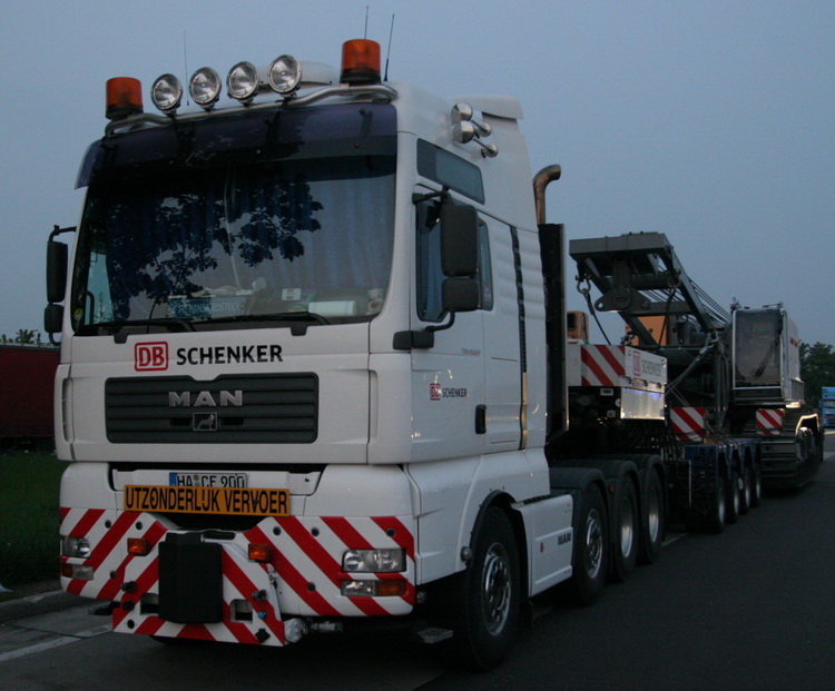 Schenker MAN TGA 41.660  mit Liebherr HS 885