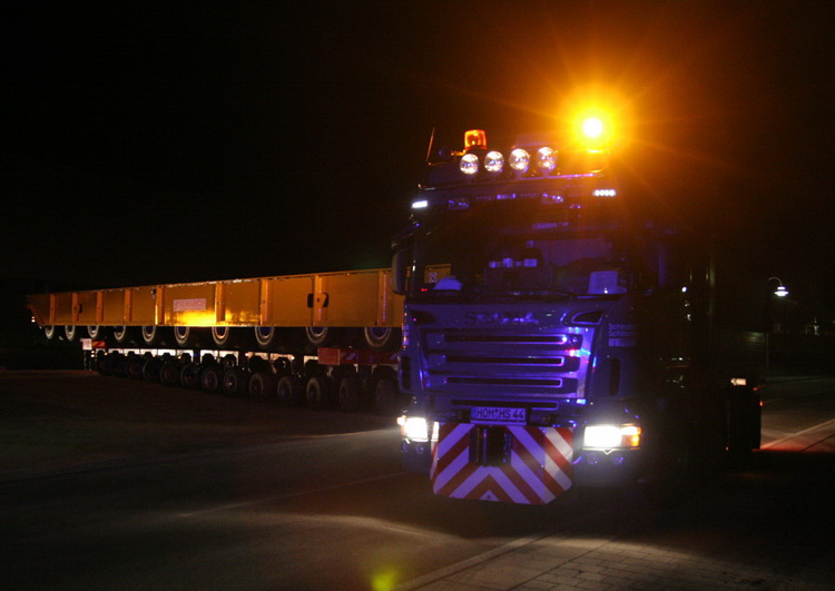 Copyright: www.olli80.de Scheuerle Werfttransporter