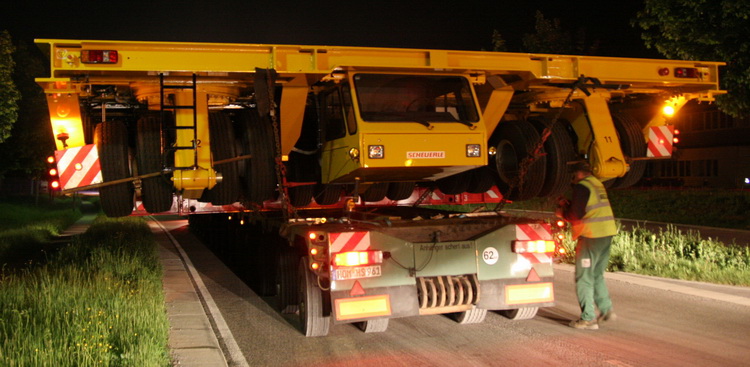 Copyright: www.olli80.de Scheuerle Werfttransporter