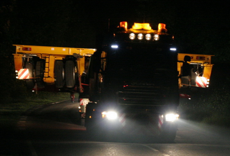 Copyright: www.olli80.de Transport eines Scheuerle Werfttransporters