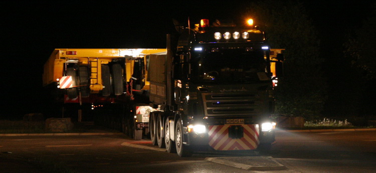 Copyright: www.olli80.de Transport eines Scheuerle Sektionstransporters