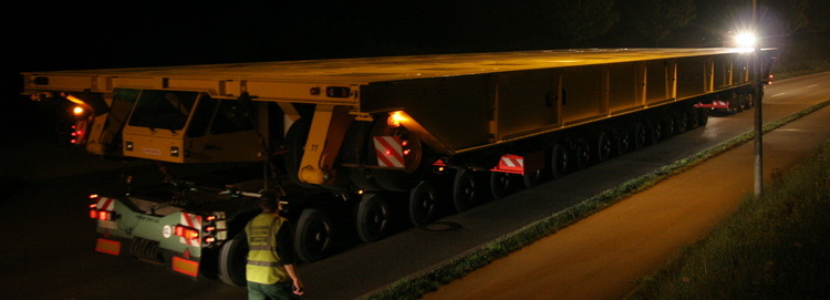 Copyright: www.olli80.de Transport eines Scheuerle Sektionstransporters
