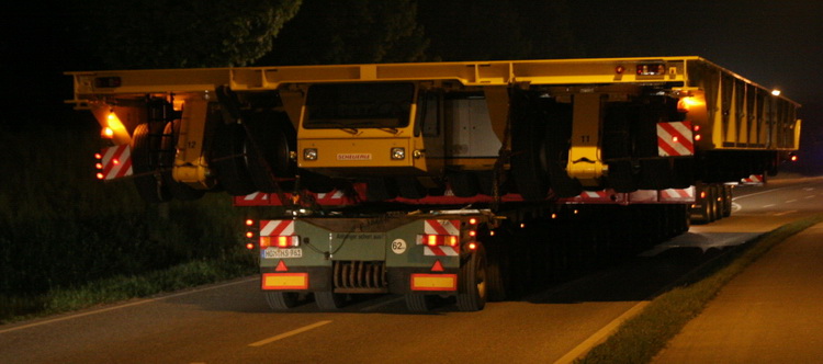 Copyright: www.olli80.de Transport eines Scheuerle Sektionstransporters