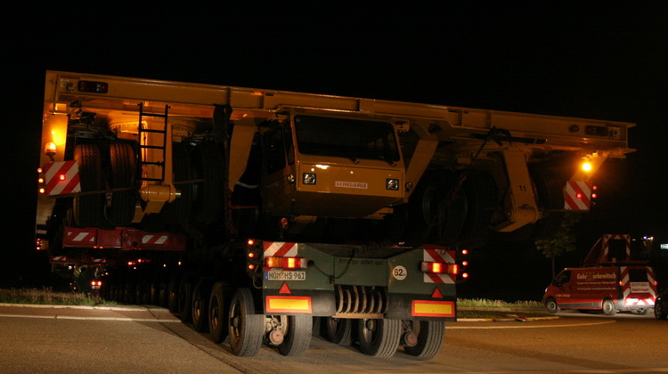 Copyright: www.olli80.de Transport eines Scheuerle Sektionstransporters