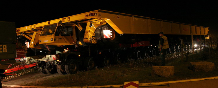 Copyright: www.olli80.de Transport eines Scheuerle Sektionstransporters