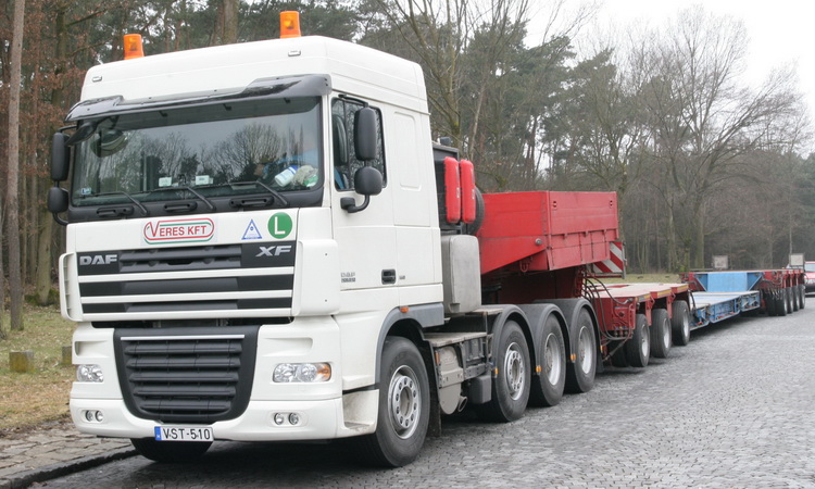 Copyright: www.olli80.de Veres KFT DAF XF mit Goldhofer Achslinien