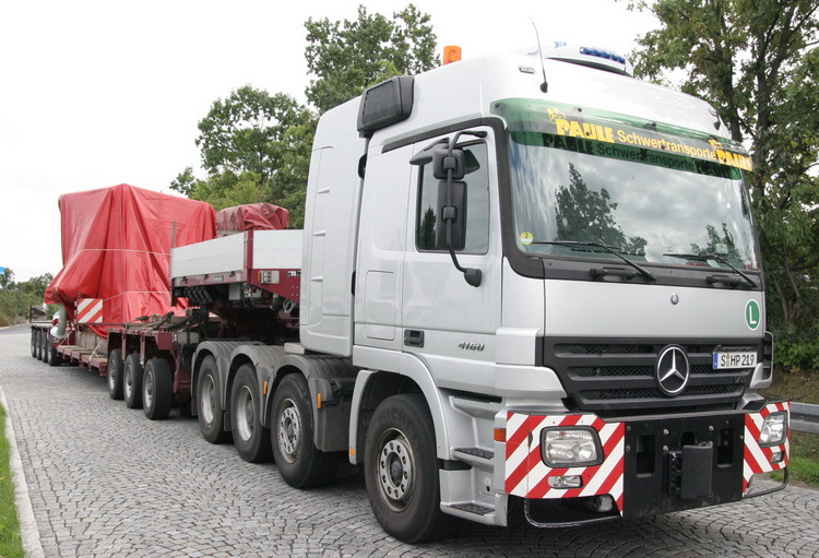 Paule MB Actros 4160 mit Goldhofer THP Tiefbettauflieger mit Generator - Copyright: www.olli80.de