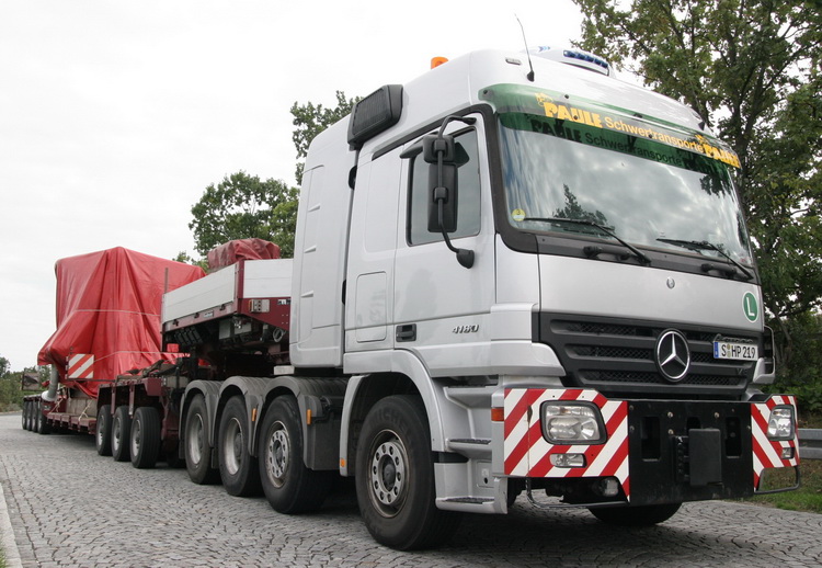 Paule MB Actros 4160 mit Goldhofer THP Tiefbettauflieger mit Generator - Copyright: www.olli80.de