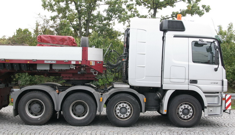 Paule MB Actros 4160 mit Goldhofer THP Tiefbettauflieger mit Generator - Copyright: www.olli80.de