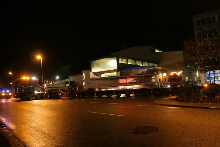 Paule MB Actros 4160 mit Goldhofer THP und Pressenteil - Copyright: www.olli80.de