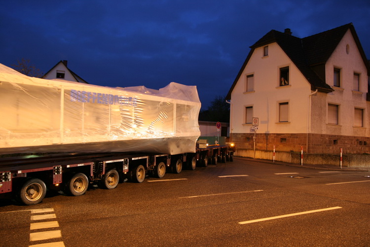 Paule MB Actros 4160 mit Goldhofer THP Sattelauflieger - Copyright: www.olli80.de