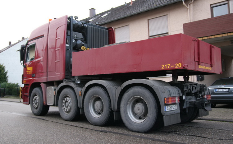Paule MB Actros 4160 mit Goldhofer THP Tiefbettauflieger mit Generator - Copyright: www.olli80.de