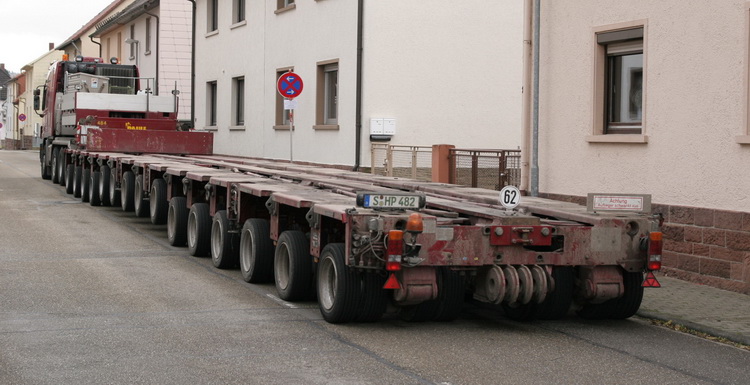 Paule MB Actros 4160 mit Goldhofer THP Tiefbettauflieger - Copyright: www.olli80.de