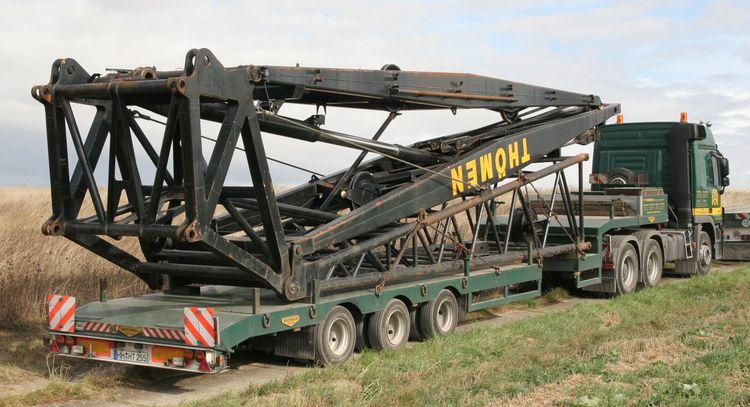 Thömen Actros MP 3 mit Semiauflieger und Wipplenker  - Copyright: www.olli80.de