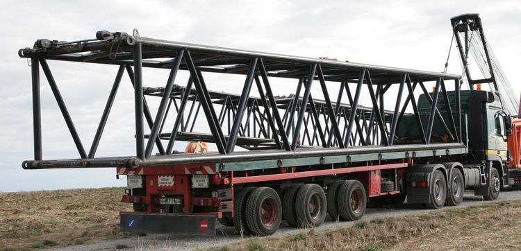 Thömen Actros MP 3 mit Plattformauflieger und Gittermastteil - Copyright: www.olli80.de