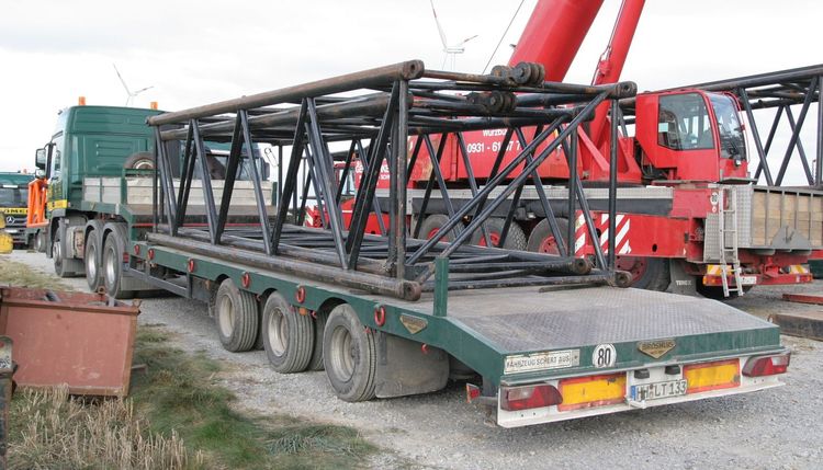 Thömen Broshuis Semiauflieger mit Gittermastteilen - Copyright: www.olli80.de